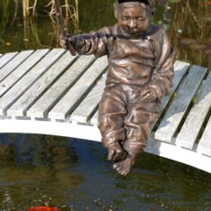 Angelnder Junge, limitiert