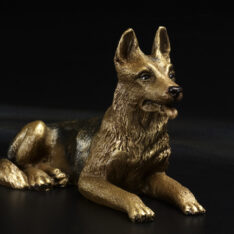 liegender Schäferhund