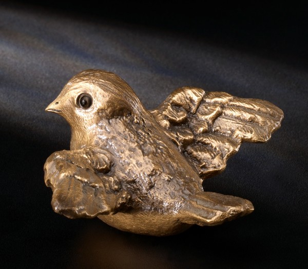 Vogel mit aufschlagenden Flügeln