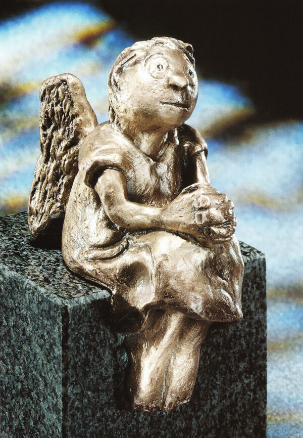 sitzender Engel